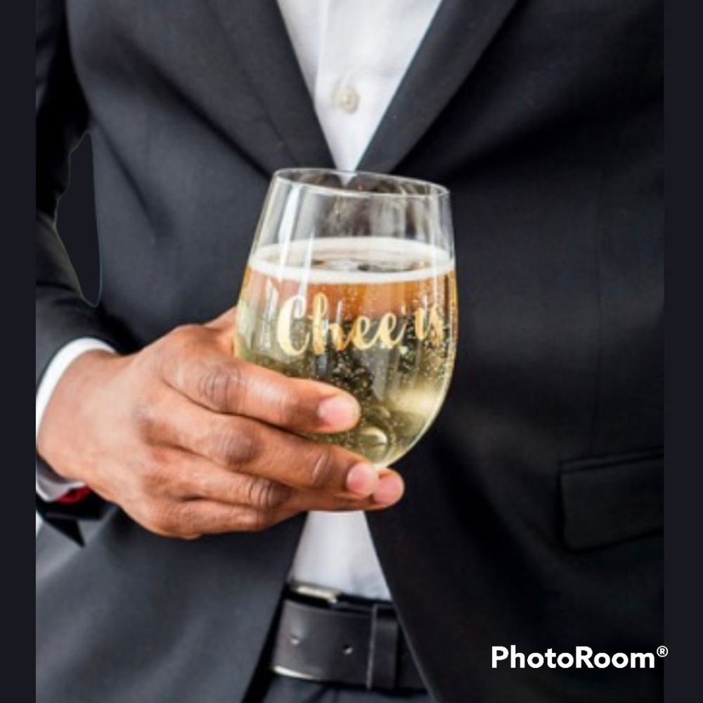 ❌❌SOLD❌❌ CHEERS! Clear Stemless Wine Glasses (2) Clear Gold NWT